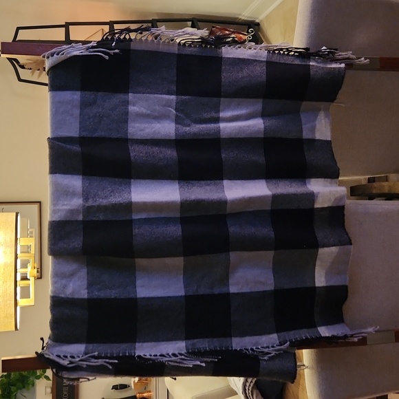 Calvin Klein scarf - Picture 5 of 5